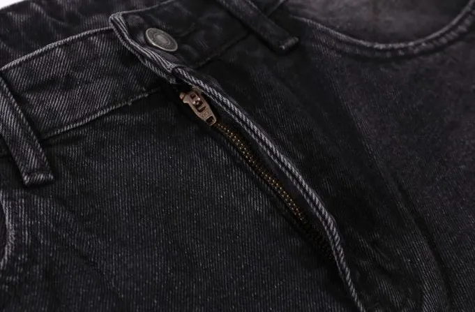 P280 Chrome Hearts/Chrome Hearts leopard print camouflage checkerboard cross leather jeans Full of exploring the ultimate in fashion, Chrome Hearts' new Chrome Hearts pants cleverly integrate camouflage cross, checkerboard cross and other elements to break traditional boundaries. The clever fusion of Mattyboy’s same style, overalls and khaki jeans brings endless matching inspiration to fashionistas.  This pair of Croxin overalls not only presents a unique retro style, but also combines comfort and sophistication with its wide-leg, loose design. The mid-high waist design matches a lazy and casual style, which not only makes the legs longer but also maintains a casual feel, it is a must-have fashion choice for trendy men and trendy women.